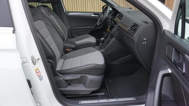 Volkswagen TIGUAN 2.0 TSI 180PK 4Motion 3x R-Line Pano.Dak Virtual Head-up 20inch LM Suzuka Trekhaak *2200kg Trekgewicht*