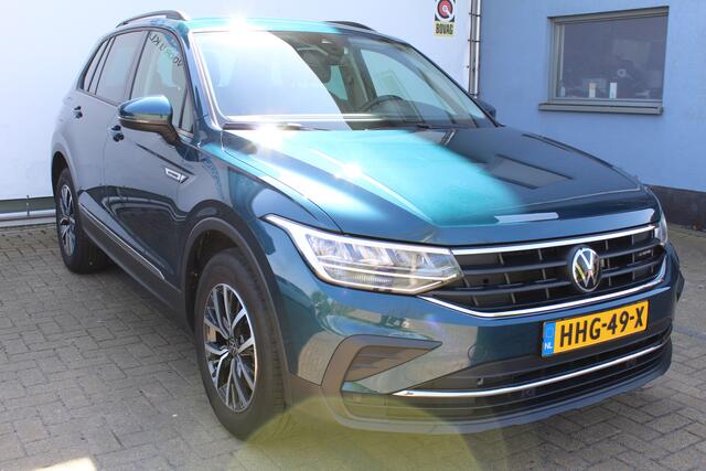 Volkswagen TIGUAN 1.4 TSI eHybrid Life Edition | Achteruitrijcamera | Digital cockpit | Adaptieve cruise controle | Climate controle | Parkeersensoren V+A | Elektrische kofferklep | Keyless entry/start | Navigatie | Apple CarPlay/Android Auto | Schakelmogelijkheid aan stuu