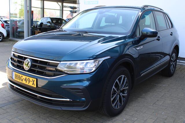 Volkswagen TIGUAN 1.4 TSI eHybrid Life Edition | Achteruitrijcamera | Digital cockpit | Adaptieve cruise controle | Climate controle | Parkeersensoren V+A | Elektrische kofferklep | Keyless entry/start | Navigatie | Apple CarPlay/Android Auto | Schakelmogelijkheid aan stuu