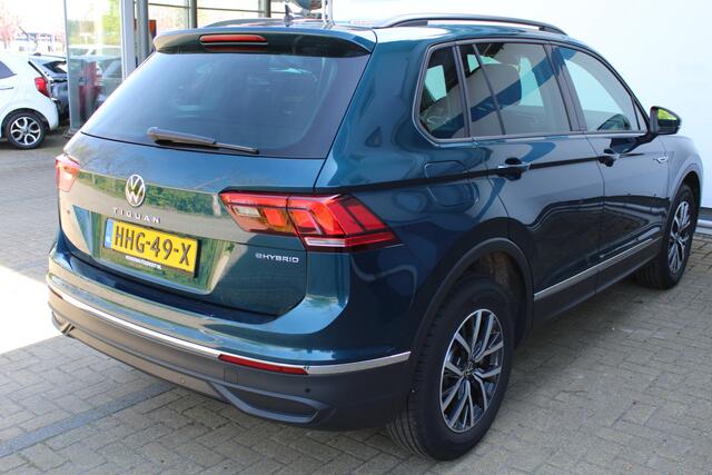 Volkswagen TIGUAN 1.4 TSI eHybrid Life Edition | Achteruitrijcamera | Digital cockpit | Adaptieve cruise controle | Climate controle | Parkeersensoren V+A | Elektrische kofferklep | Keyless entry/start | Navigatie | Apple CarPlay/Android Auto | Schakelmogelijkheid aan stuu