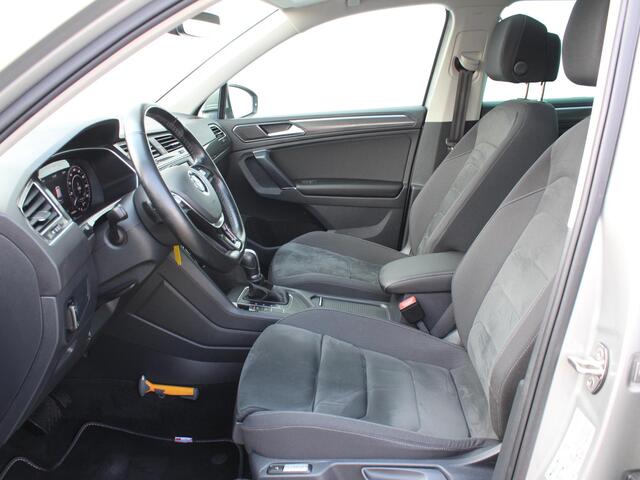 Volkswagen TIGUAN 1.4 TSI ACT Highline AUTOMAAT / Elektrisch Schuif-/Kanteldak / Navigatie / Stoelverwarming Voor / R-Line Exterieur / Trekhaak (1800 KG) /