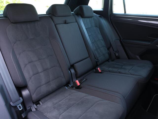 Volkswagen TIGUAN 1.5 TSI ACT Highline Business R 150pk DSG R-line | LED Plus | Digitale cockpit | Keyless | Cruise Control | Camera | Wegklapbare Trekhaak | Spiegelpakket | Stoelverwarming