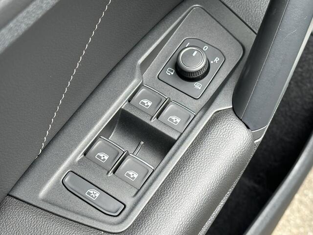 Volkswagen TIGUAN 1.5 TSI 150pk DSG R-Line Blackstyle | Panoramadak | Trekhaak | Rijklaar incl. 1 jaar Bovag garantie