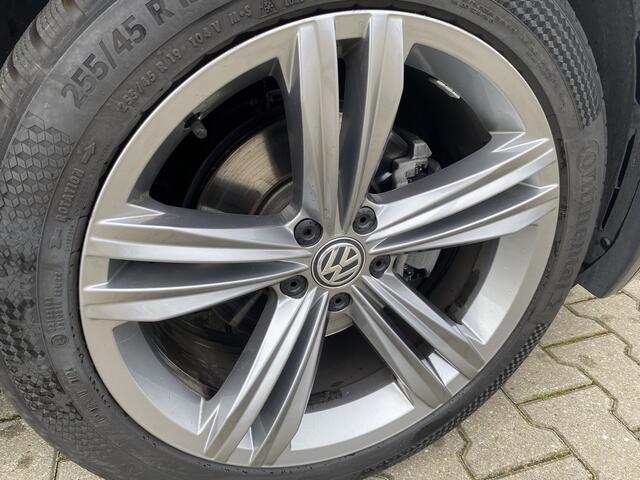 Volkswagen TIGUAN 1.5 TSI ACT Highline R- Line Elektrische Kofferklep, Panorama Dak & App-Connect