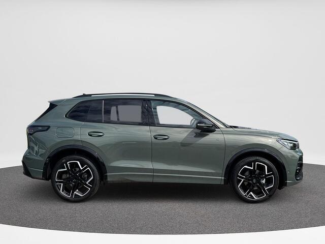 Volkswagen TIGUAN 1.5 TSI 110kW DSG R-Line | 150Pk | Leder | Pano dak | HUD | Trekhaak | ERGO Active | Verwarmde/gekoelde Sportstoelen