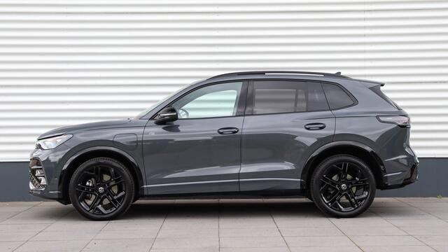 Volkswagen TIGUAN 1.5 eHybrid R-Line Edition | Massage | Head-up | Panoramadak | Trekhaak | Black Style Pack
