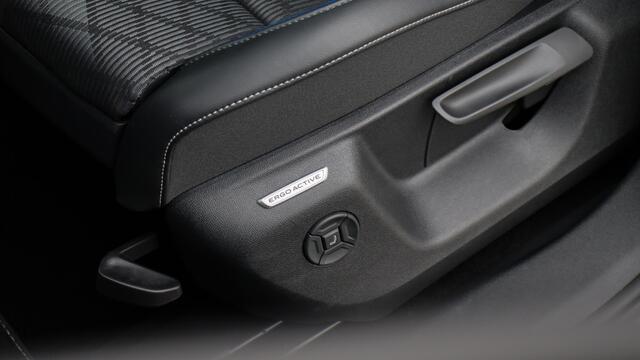 Volkswagen TIGUAN 1.5 eHybrid R-Line Edition | Massage | Head-up | Panoramadak | Trekhaak | Black Style Pack