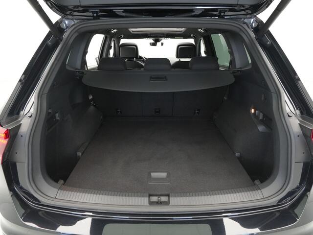Volkswagen TIGUAN Allspace 1.5 150pk DSG TSI Highline Business R Trekhaak Panoramadak Parkassist Stoelverwarming Camera Virtual Cockpit Carplay 235