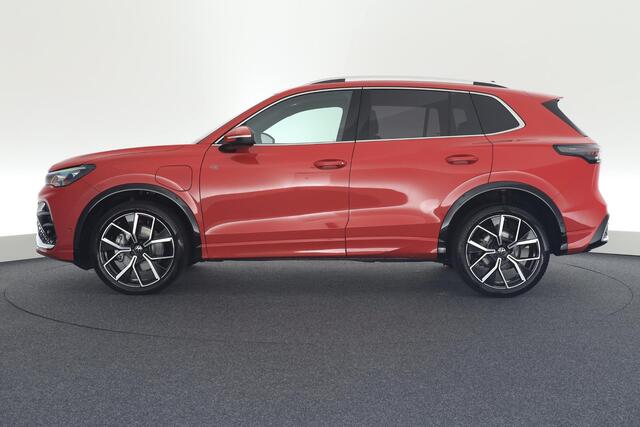 Volkswagen TIGUAN 1.5 204pk eHybrid R-Line Business Trekhaak 360Camera Leder Memory harman/kardon Head-Up Navigatie
