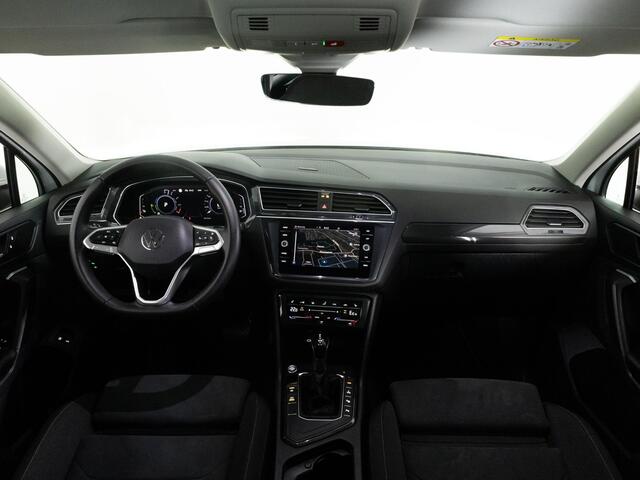 Volkswagen TIGUAN 1.4 TSI eHybrid 245 PK Elegance | LED Matrix IQ | Navigatie | Trekhaak| Keyless | Adaptieve Cruise Control |