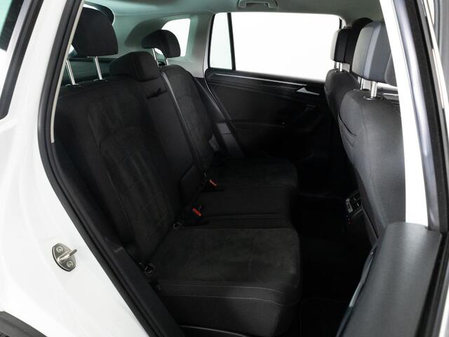 Volkswagen TIGUAN 1.4 TSI eHybrid 245 PK Elegance | LED Matrix IQ | Navigatie | Trekhaak| Keyless | Adaptieve Cruise Control |