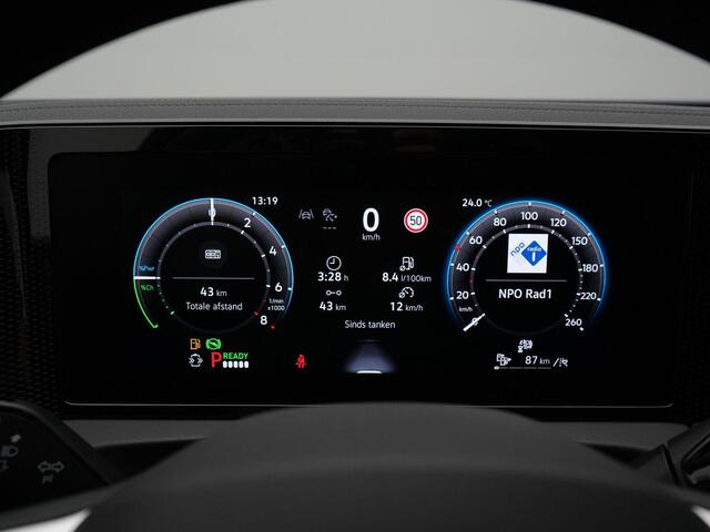 Volkswagen TIGUAN 1.5 204 pk DSG eHybrid Life Edition | Trekhaak | Adaptief onderstel | Stuur-/stoelverwarming | Achteruitrijcamera