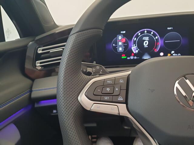 Volkswagen TIGUAN 1.5 eTSI 150pk DSG/AUT R-Line Wegklapbare trekhaak, Panoramadak, 360 camera