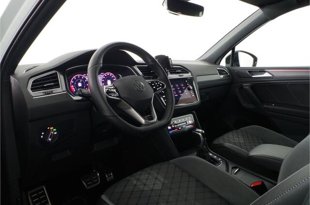 Volkswagen TIGUAN 1.5 TSI R-Line > IQ.Light/trekhaak/20 inch Suzuka/Black Style Design-pakket...