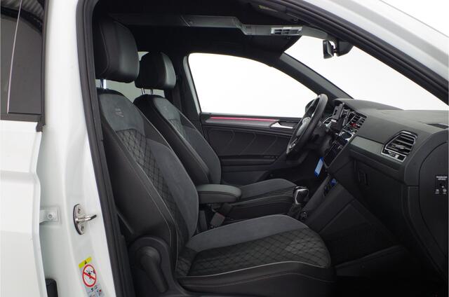 Volkswagen TIGUAN 1.5 TSI R-Line > IQ.Light/trekhaak/20 inch Suzuka/Black Style Design-pakket...