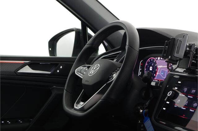 Volkswagen TIGUAN 1.5 TSI R-Line > IQ.Light/trekhaak/20 inch Suzuka/Black Style Design-pakket...