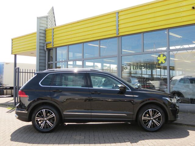Volkswagen TIGUAN 1.5 TSI Elegance -150pk- Automaat | Trekhaak | Matrix LED | Stuur Verwarming | Dodehoek Sensor | Park Assist | Rijklaarprijs incl. 1 jaar Bovag garantie