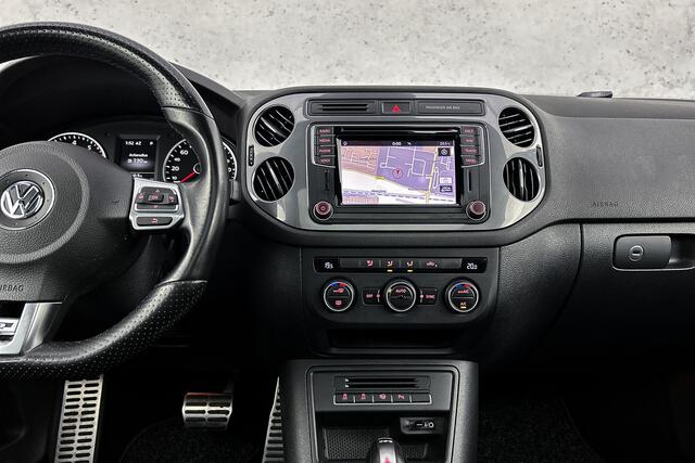 Volkswagen TIGUAN 1.4 TSI R-Line Edition | Elektrisch panoramadak | Bi-Xenon | Verwarmde sportstoelen | Trekhaak