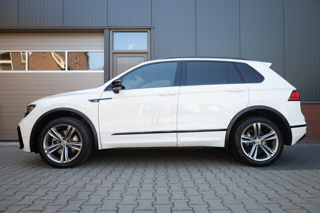 Volkswagen TIGUAN 2.0 TSI 180 pk 4Motion Highline 2 x R-Line / Head-Up/ Keyless/ Sport-Stoelen/ Stoel.Verw/ Adap.Cruise/ Apple-Carplay/
