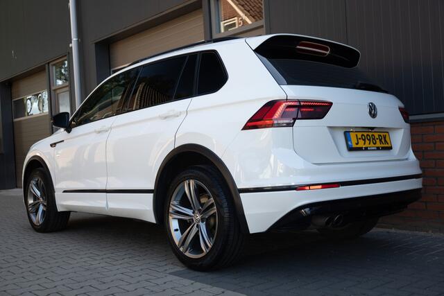 Volkswagen TIGUAN 2.0 TSI 180 pk 4Motion Highline 2 x R-Line / Head-Up/ Keyless/ Sport-Stoelen/ Stoel.Verw/ Adap.Cruise/ Apple-Carplay/