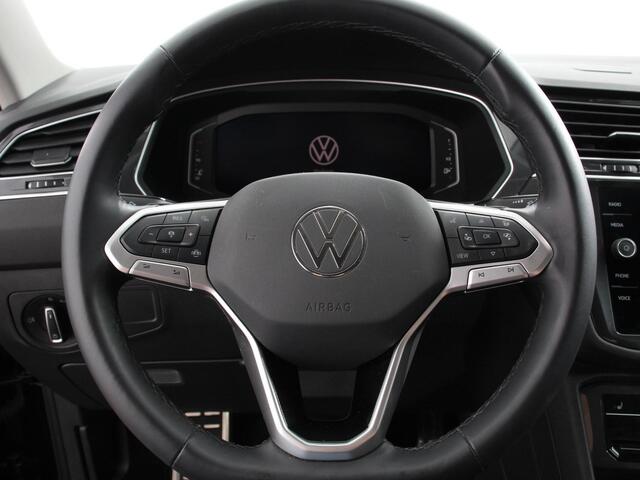 Volkswagen TIGUAN Allspace 1.5 TSI DSG7 MOVE 7-Persoons | Airco | PDC VA+Camera | Winterpack | Full LED | Navigatie | Trekhaak
