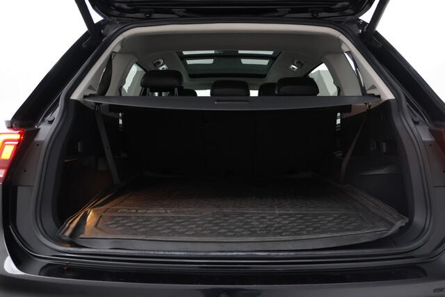 Volkswagen TIGUAN Allspace 1.5 TSI Comfortline Business 7pers. Trekhaak, Leer, 360 Camera, Panoramadak, Stoelverwarming, Memory Seat