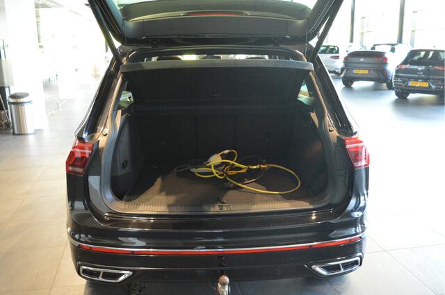 Volkswagen TIGUAN 1.4 TSI eHybrid 3X R-LINE pano leer camera trekhaak 20 inch !!
