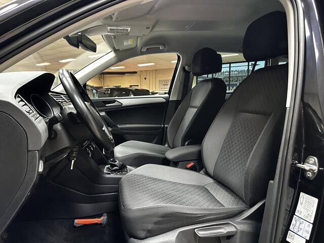 Volkswagen TIGUAN 1.5 TSI ACT Comfortline Business/ DAB+/ Apple + Android/ Lane-Assist./ Grootlicht Assist./ Navi/ Clima/ Adaptive Cruise/ Elek. pakket/ Isofix/ Bluetooth/ Elek. Kofferklep/ 17'' LMV/ Mistl./ PDC/ Dakrails/ Extra getint glas.
