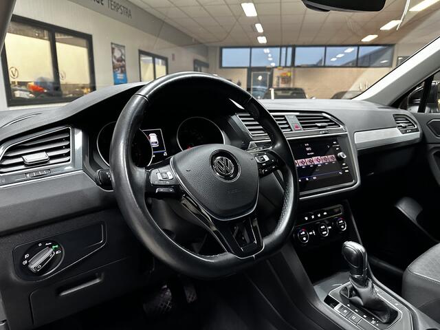 Volkswagen TIGUAN 1.5 TSI ACT Comfortline Business/ DAB+/ Apple + Android/ Lane-Assist./ Grootlicht Assist./ Navi/ Clima/ Adaptive Cruise/ Elek. pakket/ Isofix/ Bluetooth/ Elek. Kofferklep/ 17'' LMV/ Mistl./ PDC/ Dakrails/ Extra getint glas.