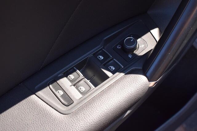 Volkswagen TIGUAN 1.4 TSI Comfortline Business R Navi Panodak Leder Km 79.000!!