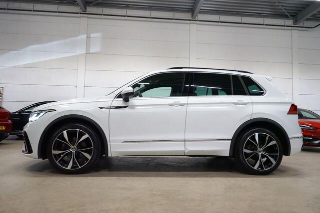 Volkswagen TIGUAN 1.5 TSI R-Line * Trekhaak - IQ Light - Standkachel - 20" - ACC - Keyless *