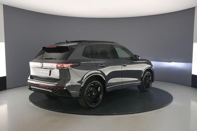 Volkswagen TIGUAN R-Line Edition 1.5 TSI eHybrid 272pk DSG Automaat Trekhaak, Panoramadak, Black Style, 360 camera, Adaptive cruise control, Achteruitrijcamera, LED koplampen, Elektrische achterklep