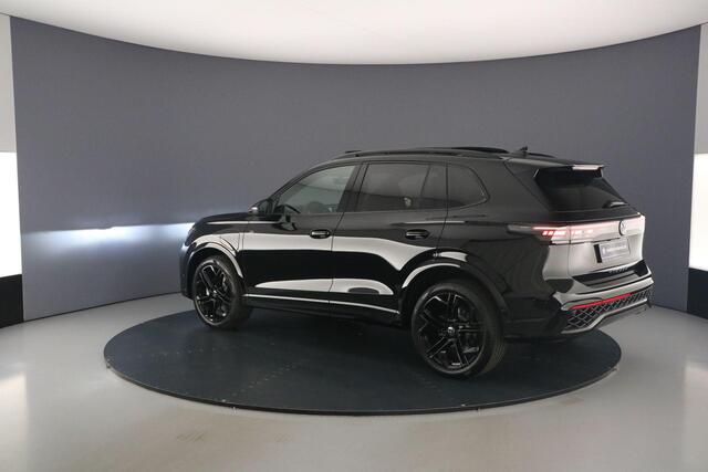 Volkswagen TIGUAN R-Line Edition 1.5 TSI eHybrid 204pk DSG Automaat Trekhaak, Black style, Panoramadak, Adaptive cruise control, Achteruitrijcamera, Elektrische achterklep, LED koplampen