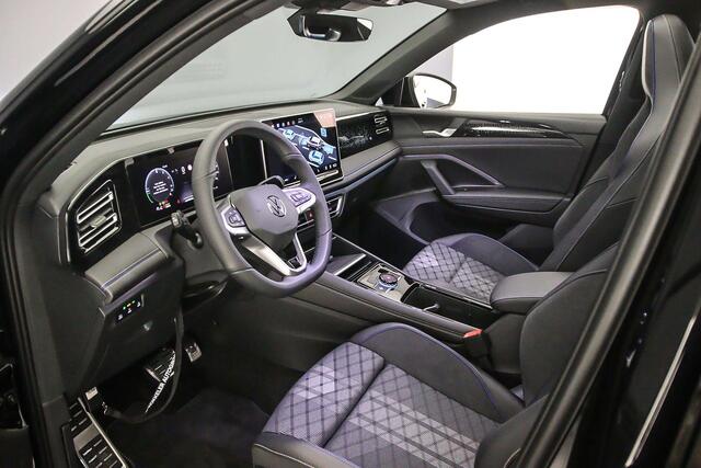 Volkswagen TIGUAN R-Line Edition 1.5 TSI eHybrid 204pk DSG Automaat Trekhaak, Black style, Panoramadak, Adaptive cruise control, Achteruitrijcamera, Elektrische achterklep, LED koplampen