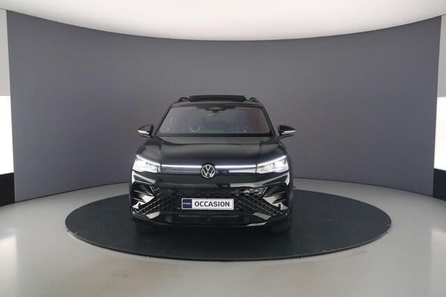 Volkswagen TIGUAN R-Line Edition 1.5 TSI eHybrid 204pk DSG Automaat Trekhaak, Black style, Panoramadak, Adaptive cruise control, Achteruitrijcamera, Elektrische achterklep, LED koplampen