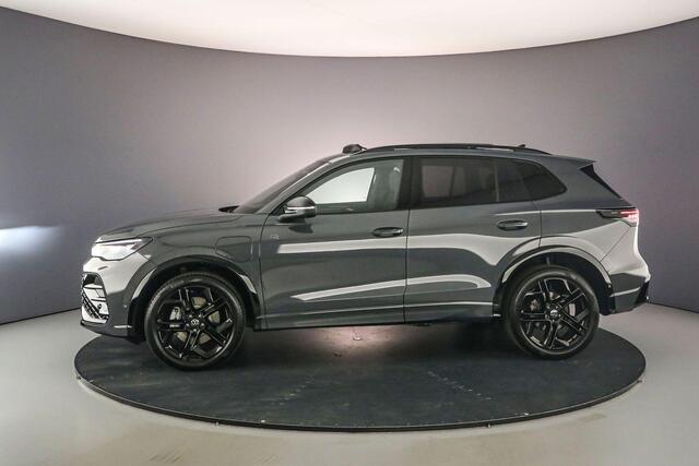 Volkswagen TIGUAN R-Line Edition 1.5 TSI eHybrid 204pk DSG Automaat Trekhaak, Panoramadak, Black style, Adaptive cruise control, 360 camera, Achteruitrijcamera, Elektrische achterklep