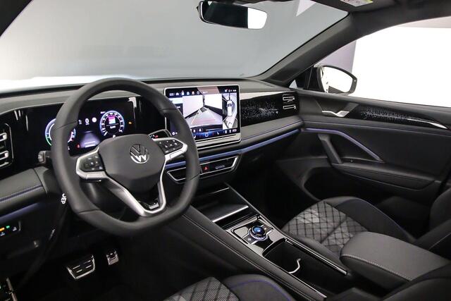 Volkswagen TIGUAN R-Line Edition 1.5 TSI eHybrid 204pk DSG Automaat Trekhaak, Panoramadak, Black style, Adaptive cruise control, 360 camera, Achteruitrijcamera, Elektrische achterklep