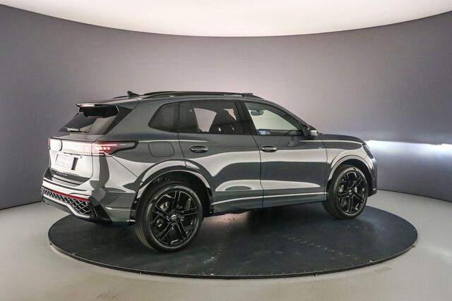 Volkswagen TIGUAN R-Line Edition 1.5 TSI eHybrid 204pk DSG Automaat Trekhaak, Panoramadak, Black style, Adaptive cruise control, 360 camera, Achteruitrijcamera, Elektrische achterklep