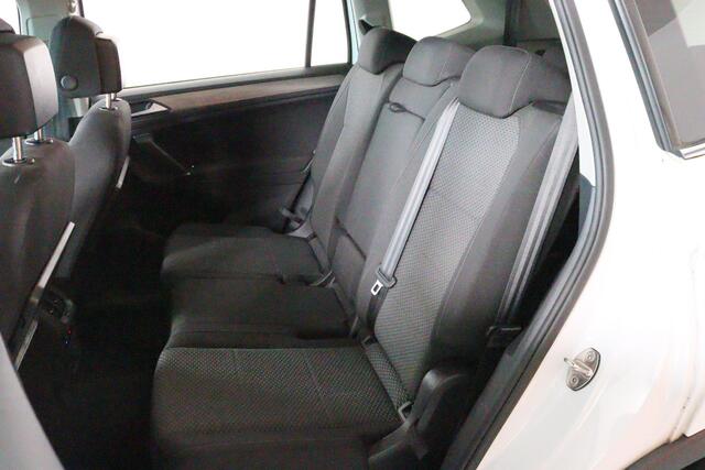 Volkswagen TIGUAN Allspace 1.5 TSI Comfortline Business 7-Persoons, Trekhaak, navigatie, Apple CarPlay/ Android Auto, Achteruitrijcamera, Climate Control, Automaat
