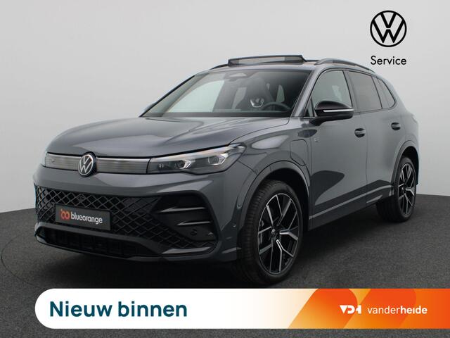 Volkswagen TIGUAN 1.5 eHybrid R-Line Edition Blackstyle, panoramadak, blackstyle, matrix led, trekhaak, 360gr. camera, adaptive cruise, side assist, stuur-stoelverwarming, elek. bedienbare achterklep, keyless, voorstoel met massage, 20" lichtmetaal