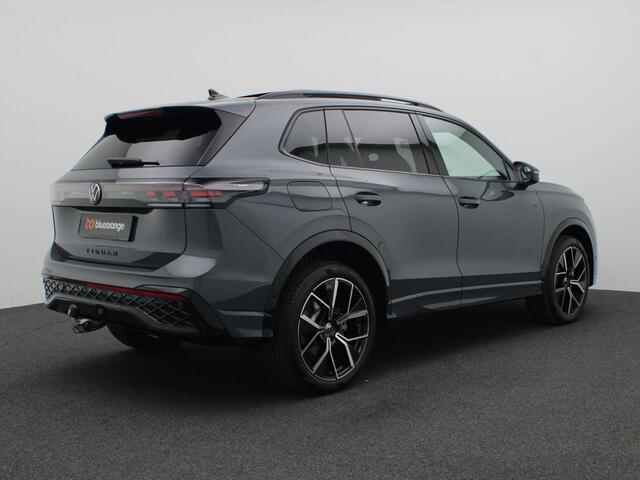 Volkswagen TIGUAN 1.5 eHybrid R-Line Edition Blackstyle, panoramadak, blackstyle, matrix led, trekhaak, 360gr. camera, adaptive cruise, side assist, stuur-stoelverwarming, elek. bedienbare achterklep, keyless, voorstoel met massage, 20" lichtmetaal