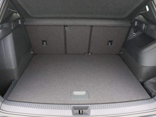 Volkswagen TIGUAN 1.5 eHybrid R-Line Edition Blackstyle, panoramadak, blackstyle, matrix led, trekhaak, 360gr. camera, adaptive cruise, side assist, stuur-stoelverwarming, elek. bedienbare achterklep, keyless, voorstoel met massage, 20" lichtmetaal
