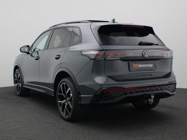 Volkswagen TIGUAN 1.5 eHybrid R-Line Edition Blackstyle, panoramadak, blackstyle, matrix led, trekhaak, 360gr. camera, adaptive cruise, side assist, stuur-stoelverwarming, elek. bedienbare achterklep, keyless, voorstoel met massage, 20" lichtmetaal