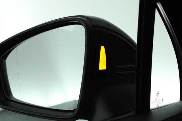 Volkswagen TIGUAN 1.5 TSI 150pk DSG R-Line Business+ Trekhaak Camera Keyless Stoelverwarming Virtual Cockpit Navigatie