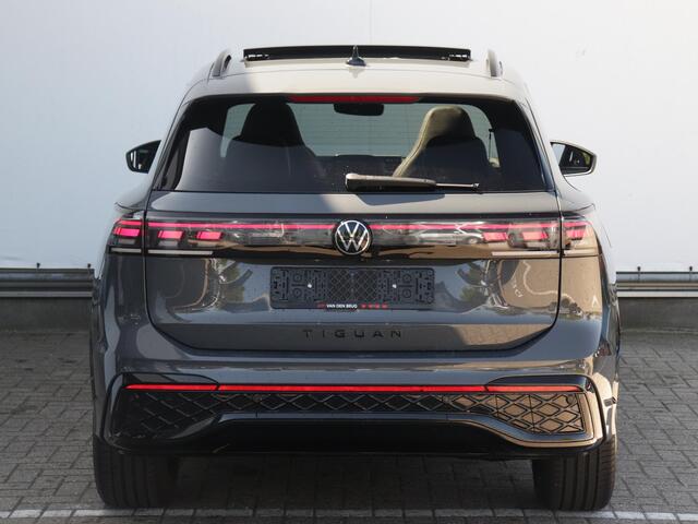 Volkswagen TIGUAN 1.5 eTSI R-Line | Panoramadak | Black style | Dodehoekdetectie | Camera | Massagestoelen |