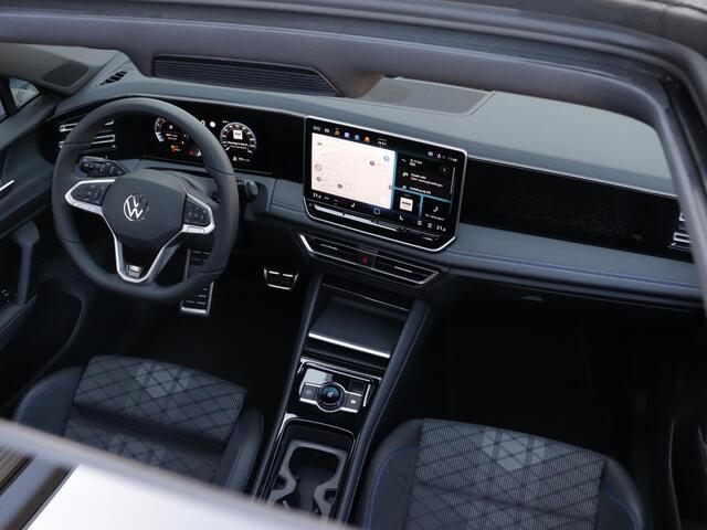 Volkswagen TIGUAN 1.5 eTSI R-Line | Panoramadak | Black style | Dodehoekdetectie | Camera | Massagestoelen |