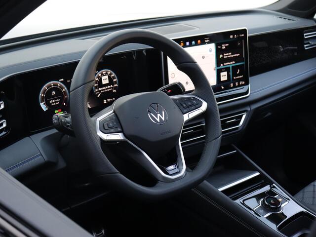 Volkswagen TIGUAN 1.5 eTSI R-Line | Panoramadak | Black style | Dodehoekdetectie | Camera | Massagestoelen |