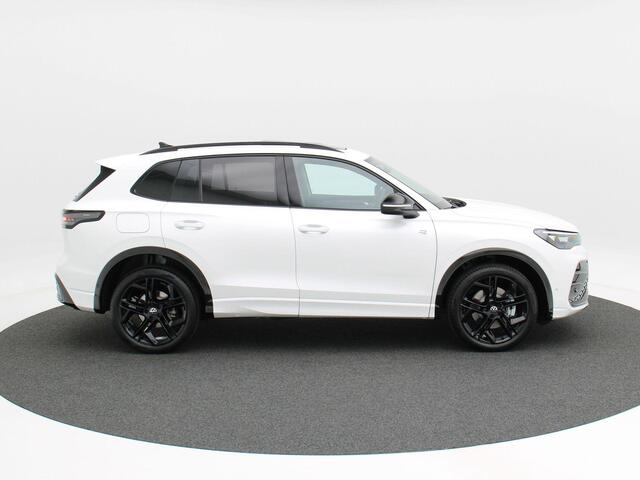 Volkswagen TIGUAN 1.5 eHybrid R-Line Edition | 204 PK | Trekhaak | Stoel & Stuur Verwarming | Stoelmassage | Black Style Pakket |