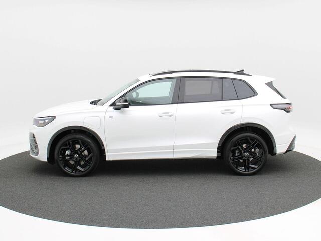 Volkswagen TIGUAN 1.5 eHybrid R-Line Edition | 204 PK | Trekhaak | Stoel & Stuur Verwarming | Stoelmassage | Black Style Pakket |