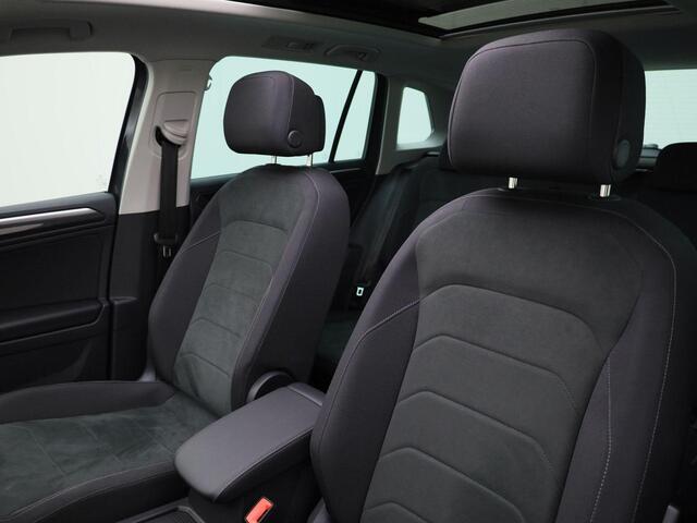 Volkswagen TIGUAN 1.5TSI/150 Elegance DSG · Panorama dak · Matrix led · Navigatie ·